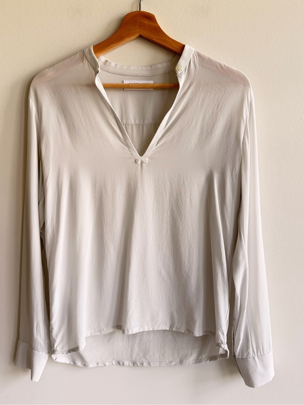 Everlane Cream V-Neck Long Sleeve Blouse